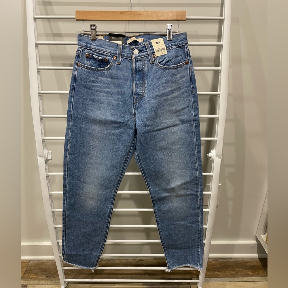 NWT LEVIS WEDGIE JEANS - Size 27